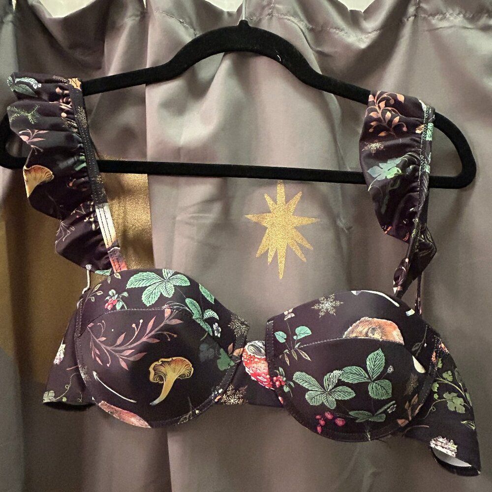 Torrid Ruffled Mushroom/Nature Print Black Bikini Top XL Excellent Condition